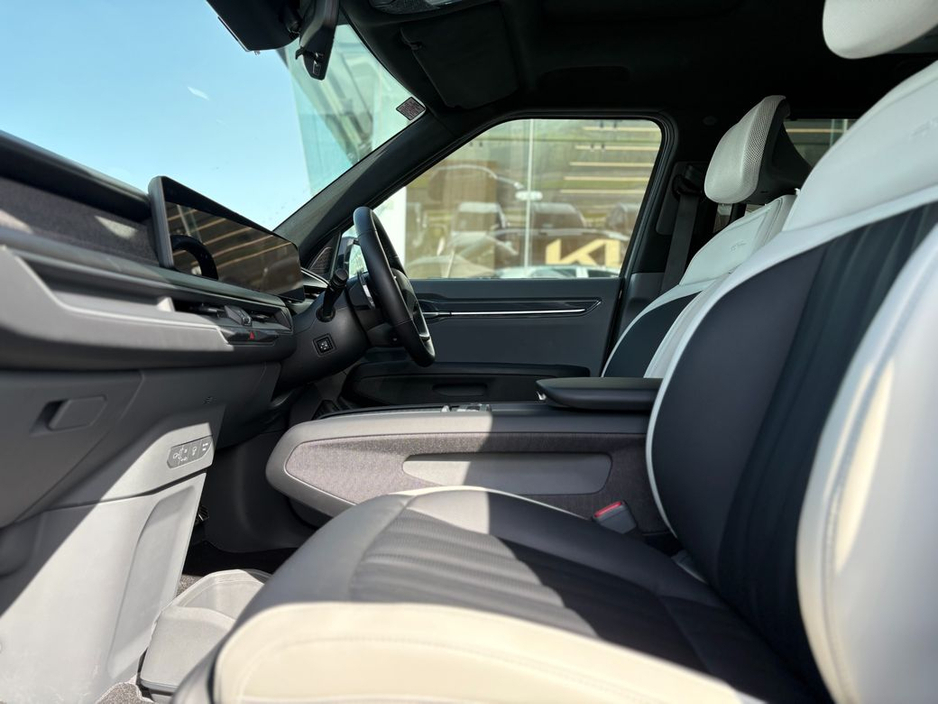 2025 Kia EV9 - image 2