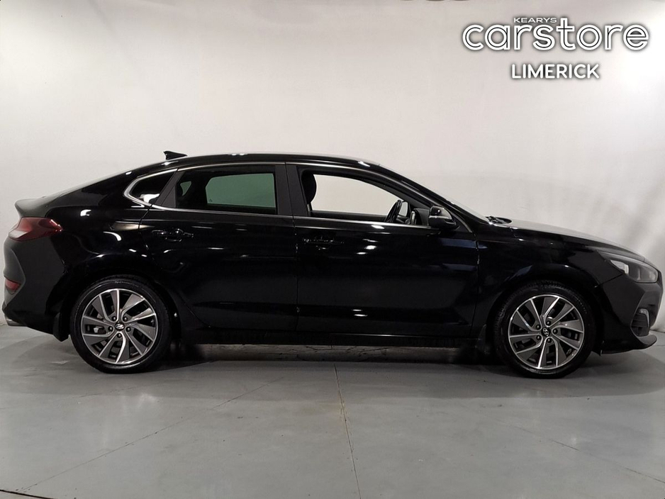 2019 Hyundai i30 - image 2