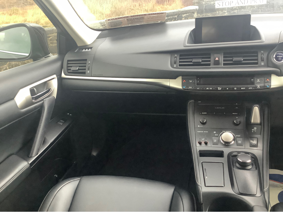 2017 Lexus CT 200 h - image 15