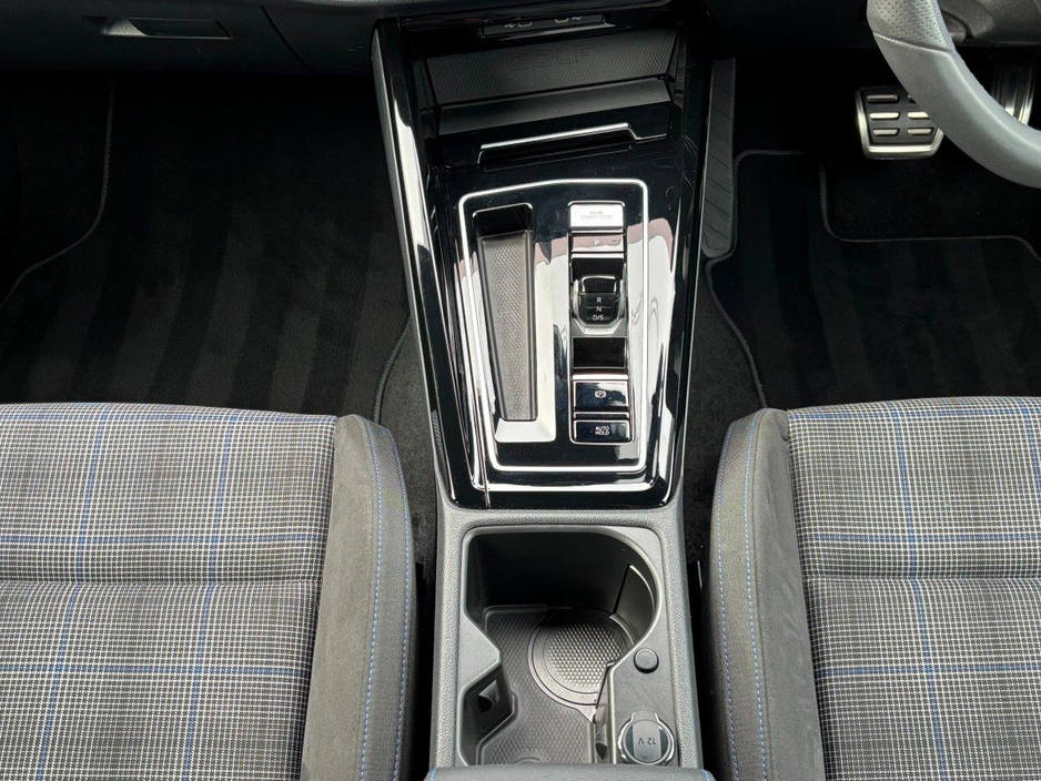 2025 Volkswagen Golf GTE TSI MK 8.5 LONGER RANGE €41,995