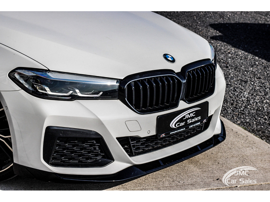 2022 BMW 5 Series - image 7