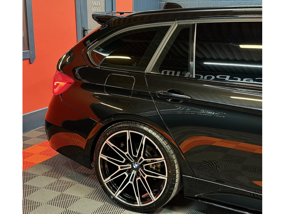 2017 BMW 3 Series - image 24