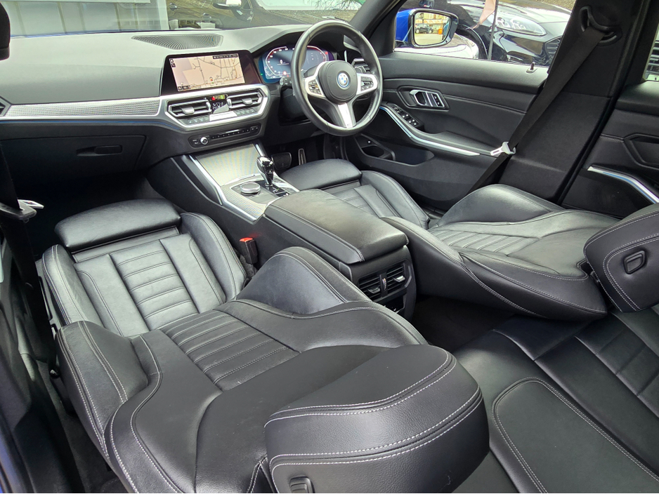 2021 BMW 3 Series - image 13