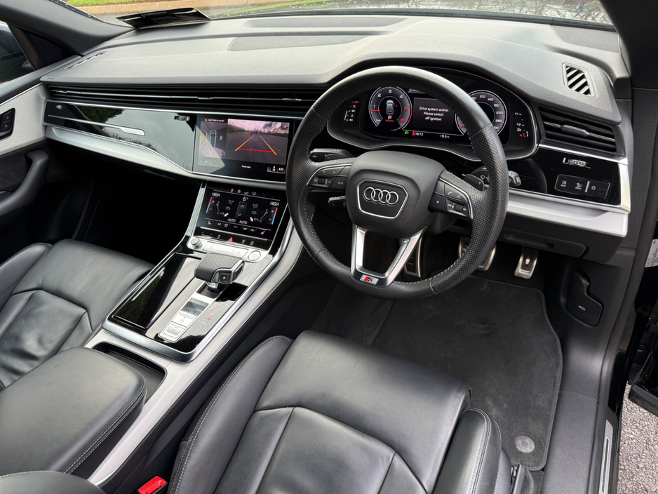 2020 Audi Q8 - image 9
