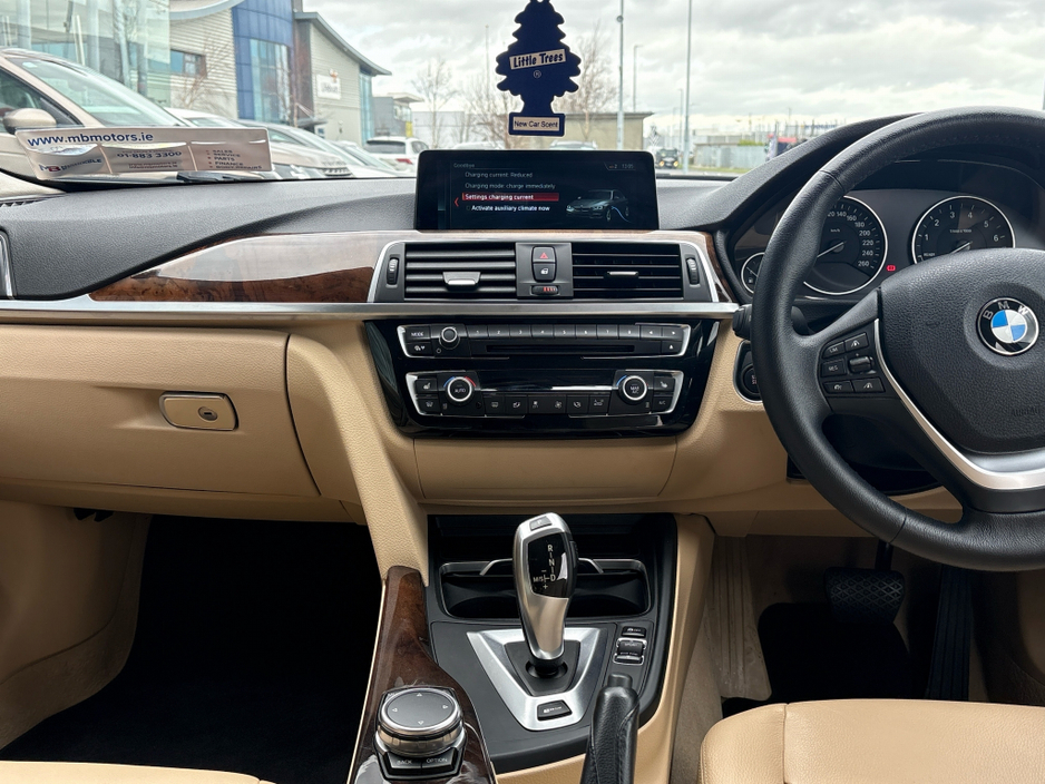 2017 BMW 3 Series - image 8