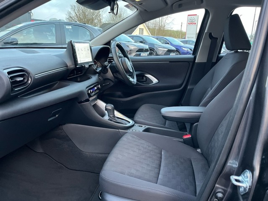 2025 Toyota Yaris FRESH SELECTION OF TRADE-INS YARIS HYBRID 1.5 LUNA €28,000