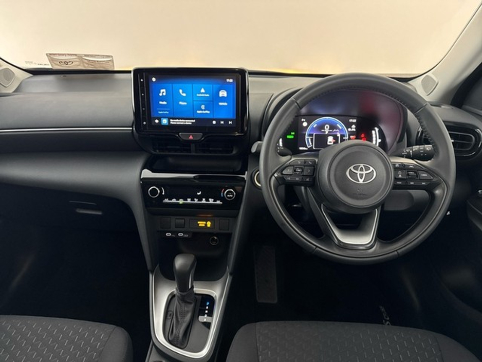 2025 Toyota Yaris Cross Luna Hybrid *Pearl White* €30,950