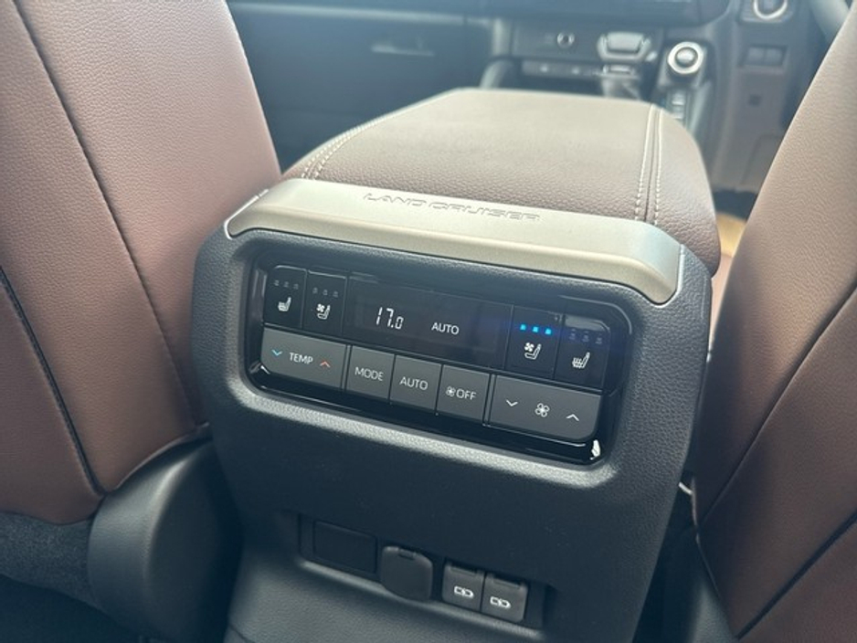 2025 Toyota Landcruiser - image 19