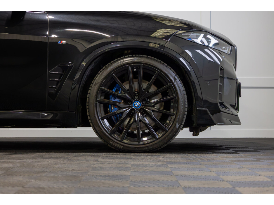 2025 BMW X5 - image 7