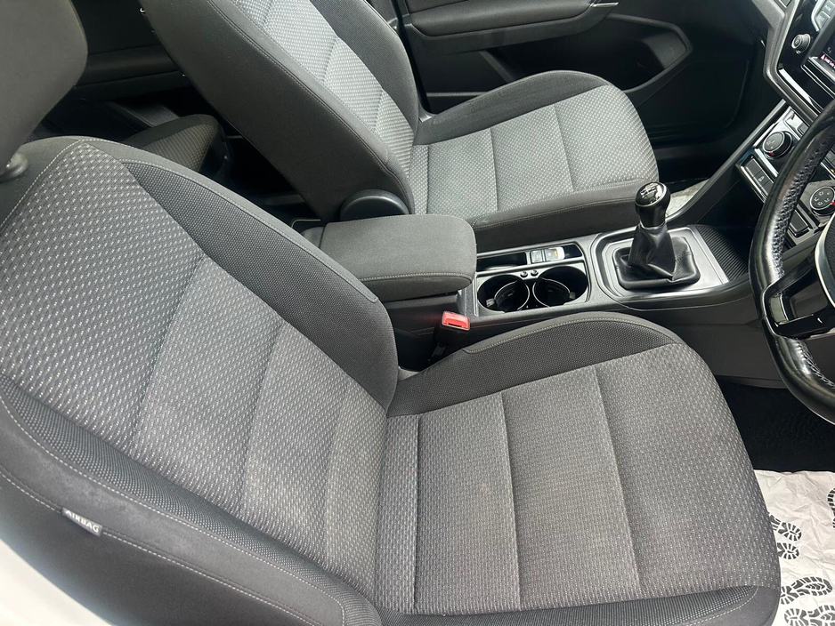 2017 Volkswagen Touran - image 16