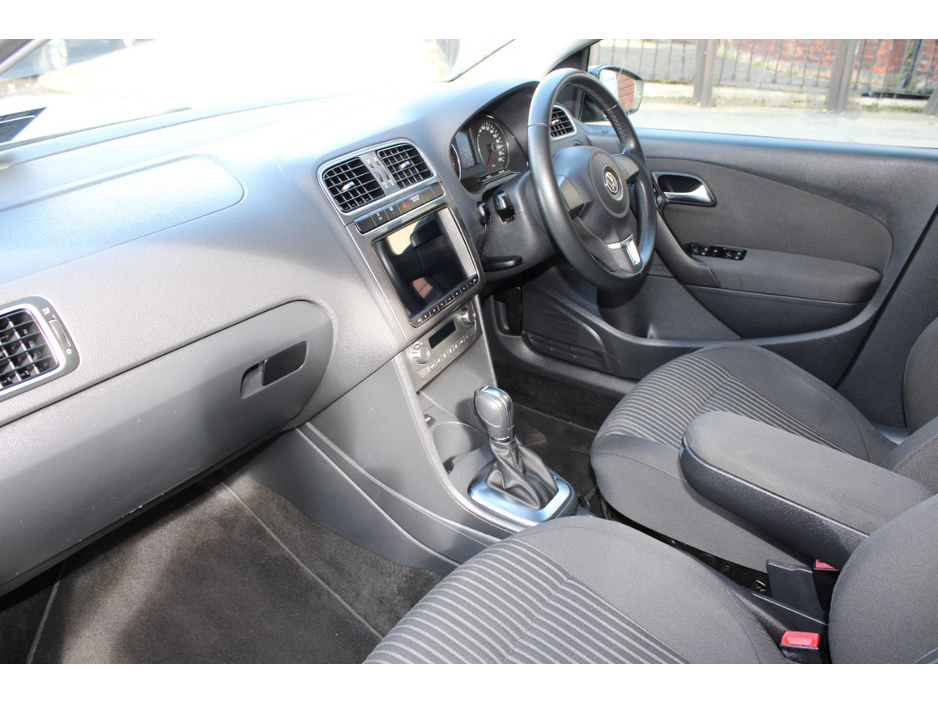 2014 Volkswagen Polo - image 8