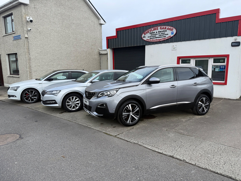 2020 Peugeot 3008 - image 2