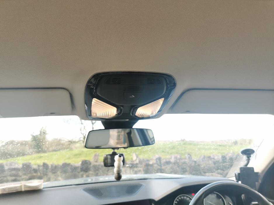 2019 BMW 3 Series - image 10