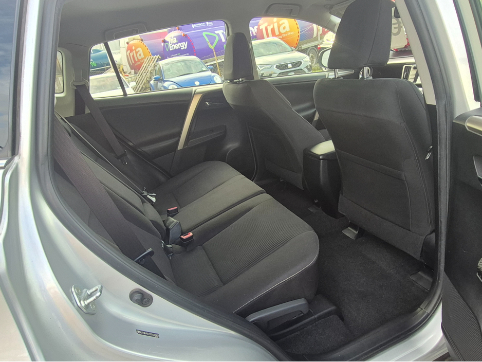 2015 Toyota Rav4 - image 2