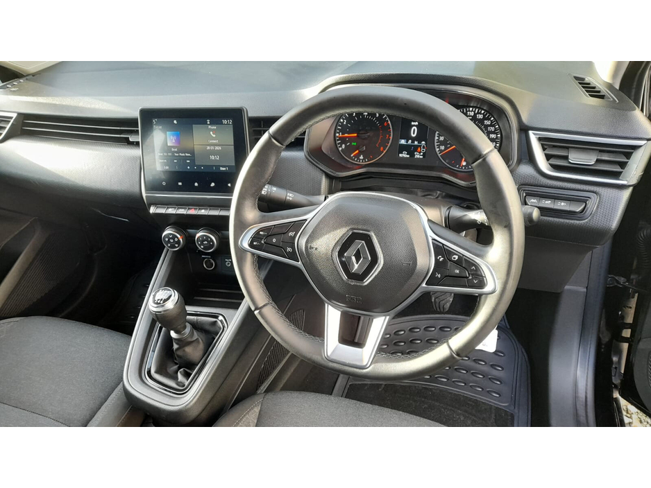 2022 Renault Clio Dynamique TCe 90 €14,450