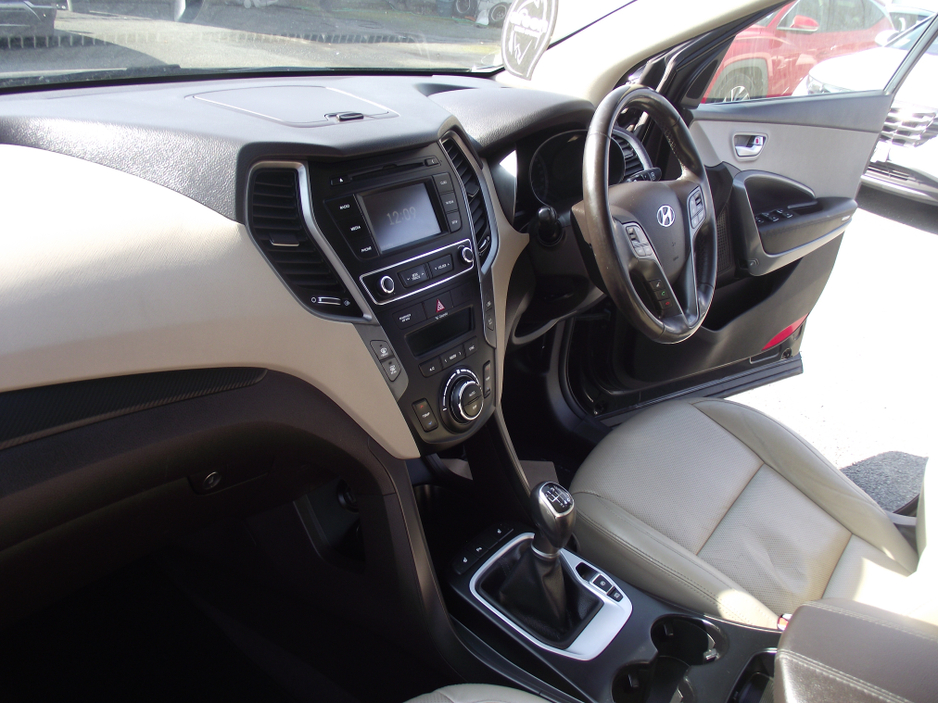 2017 Hyundai Santa Fe - image 17