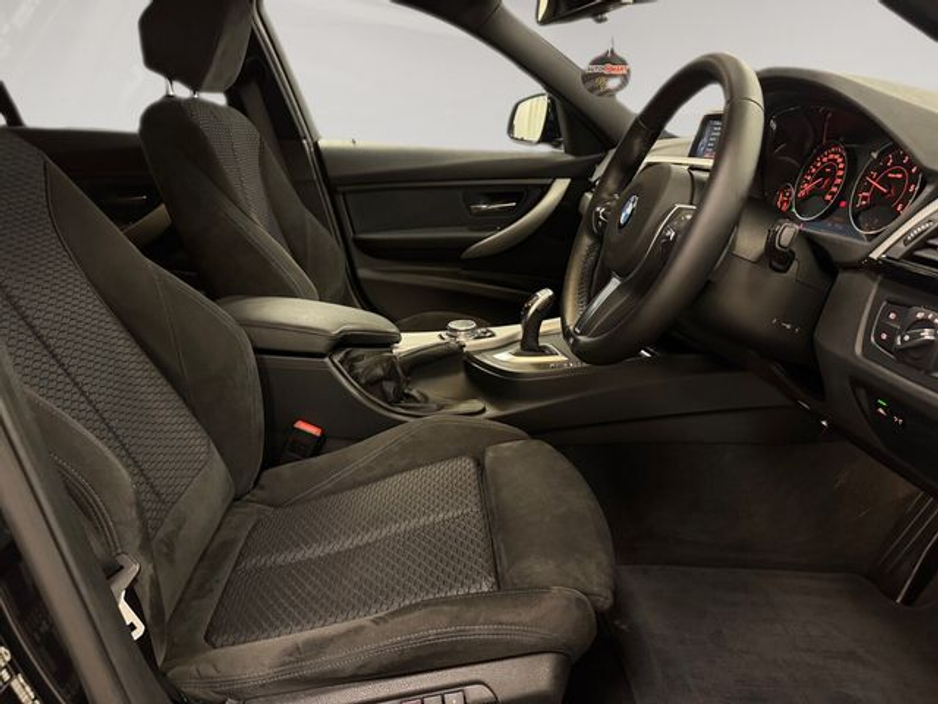 2015 BMW 3 Series - image 11