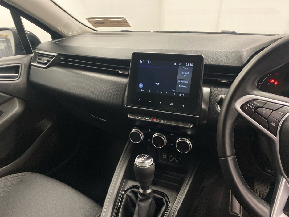 2023 Renault Clio - image 8