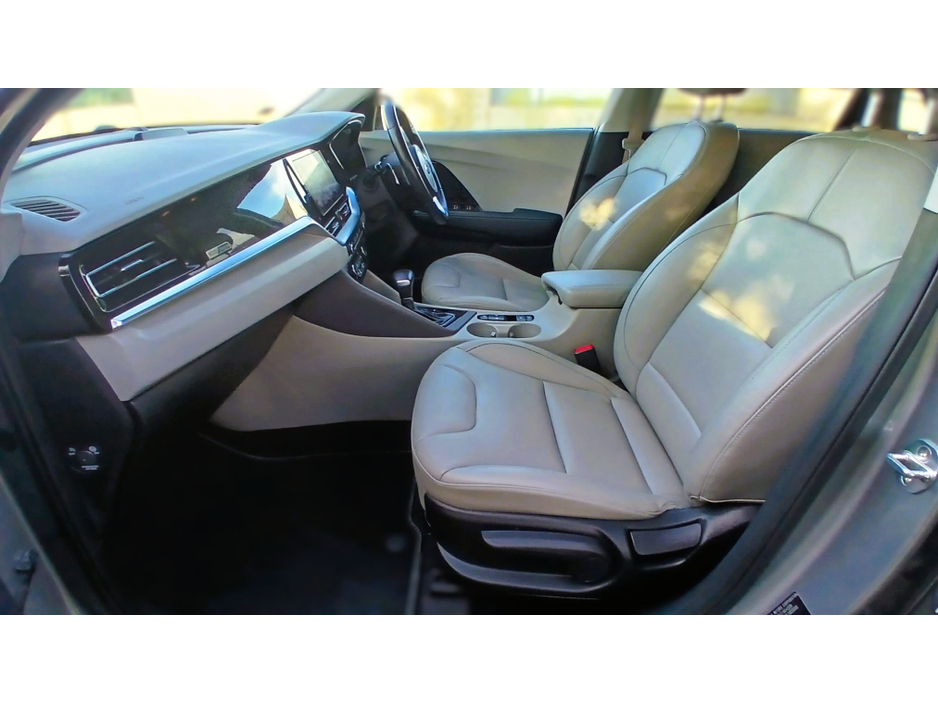 2020 Kia Niro - image 13