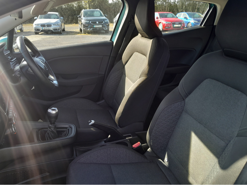 2022 Renault Clio - image 21