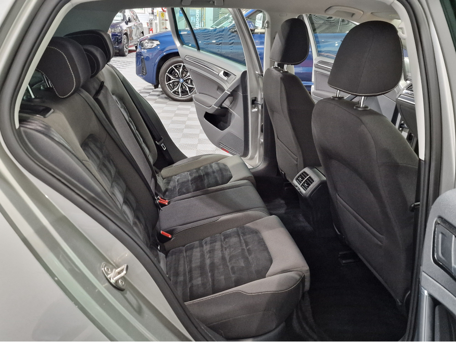 2013 Volkswagen Golf - image 9