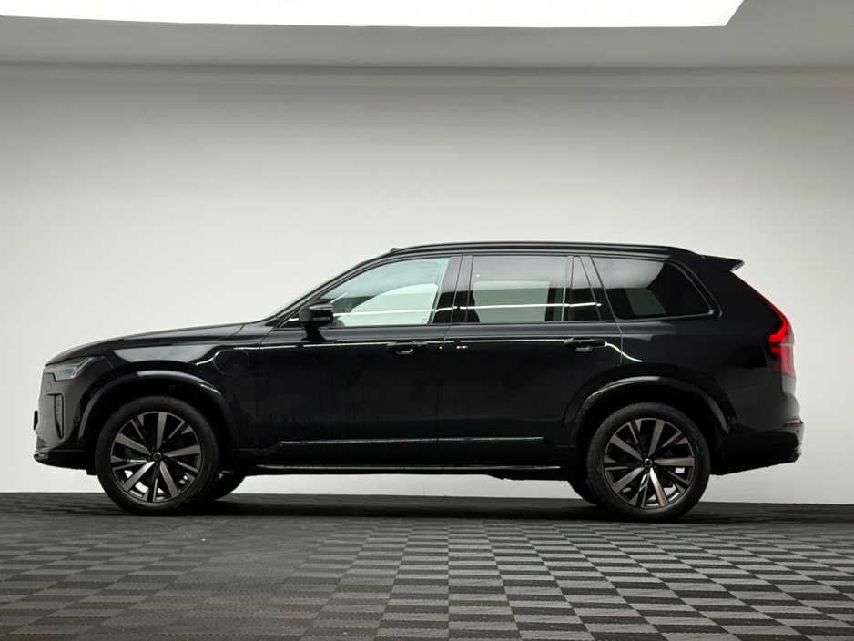 2025 Volvo XC90 - image 3
