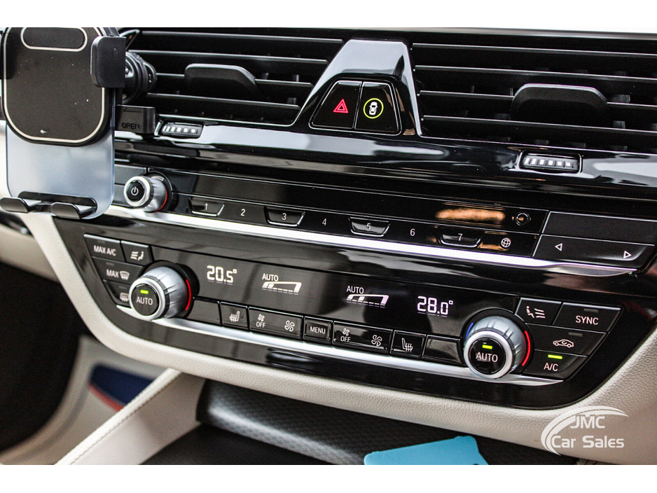 2021 BMW 5 Series - image 17