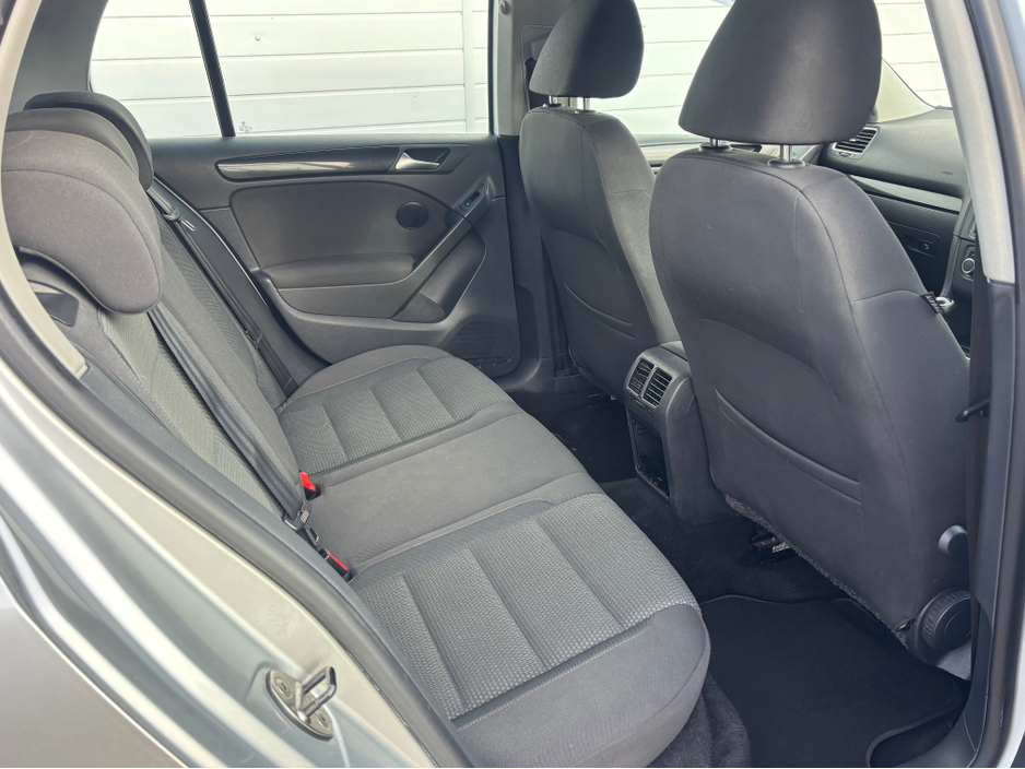 2011 Volkswagen Golf - image 5