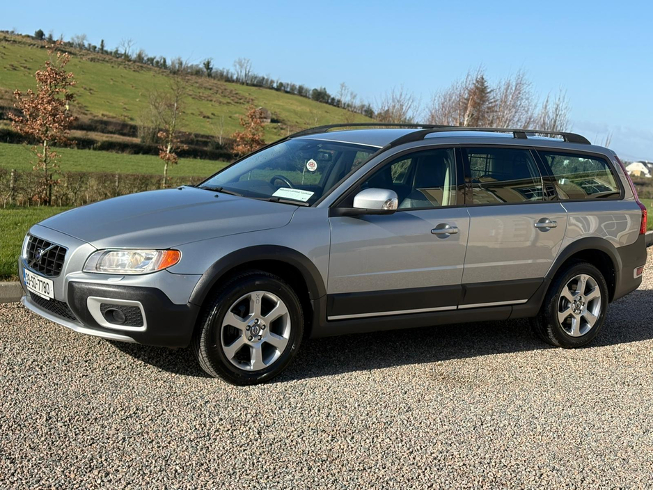 2009 Volvo XC70 - image 2