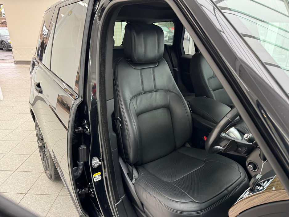 2019 Land Rover Range Rover VOGUE P400E A