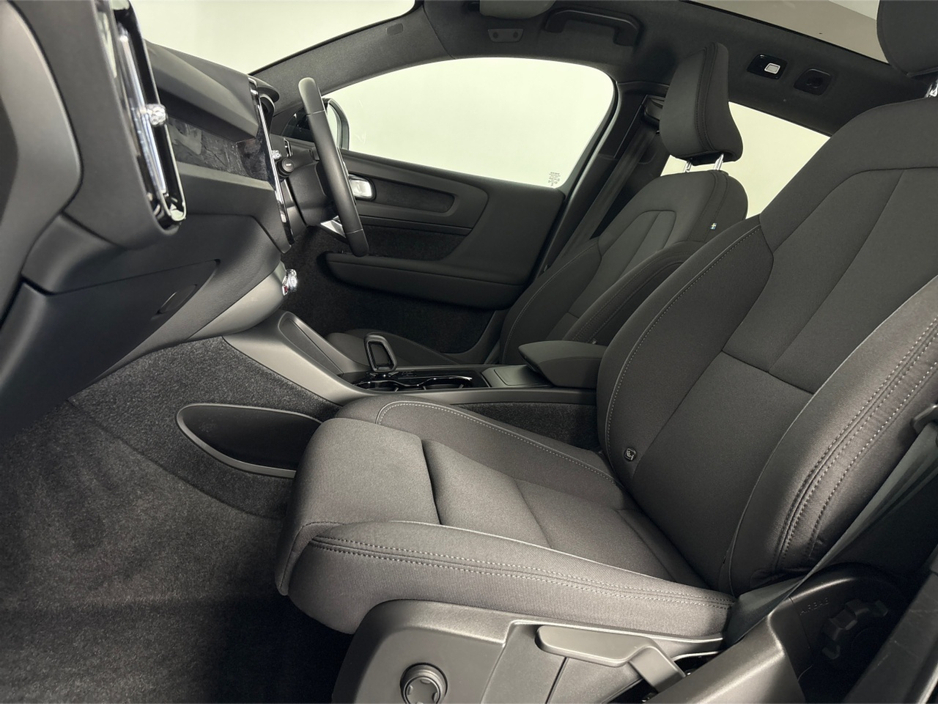 2024 Volvo C40 - image 30