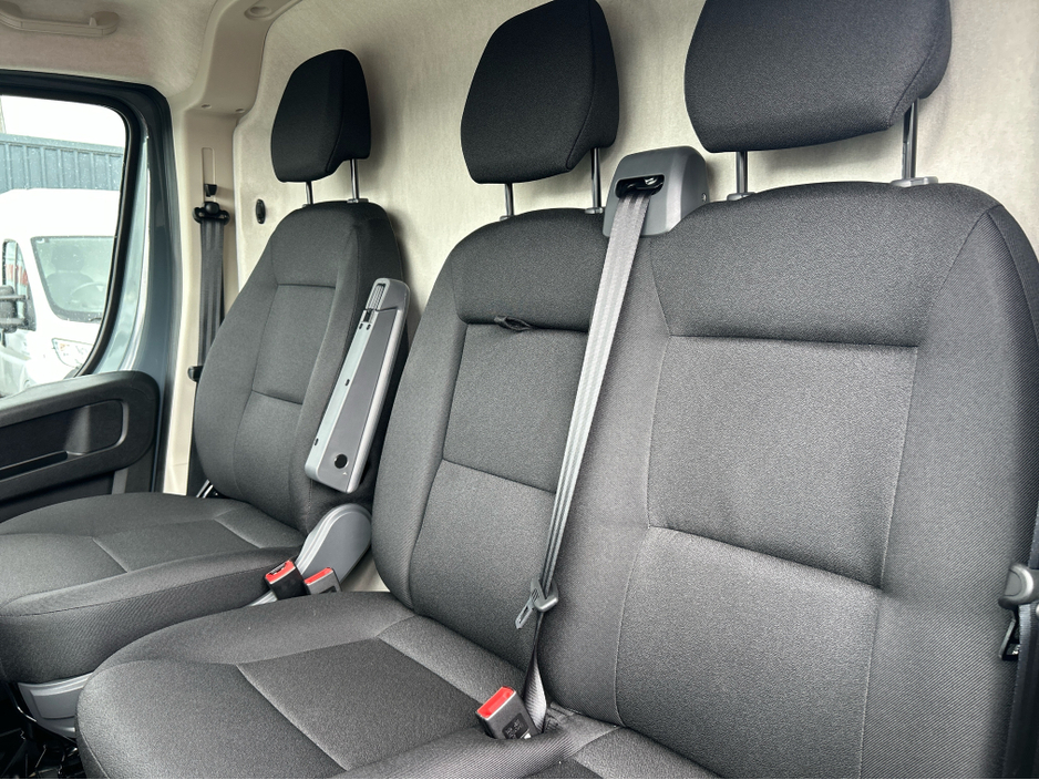 2026 Opel Movano - image 15