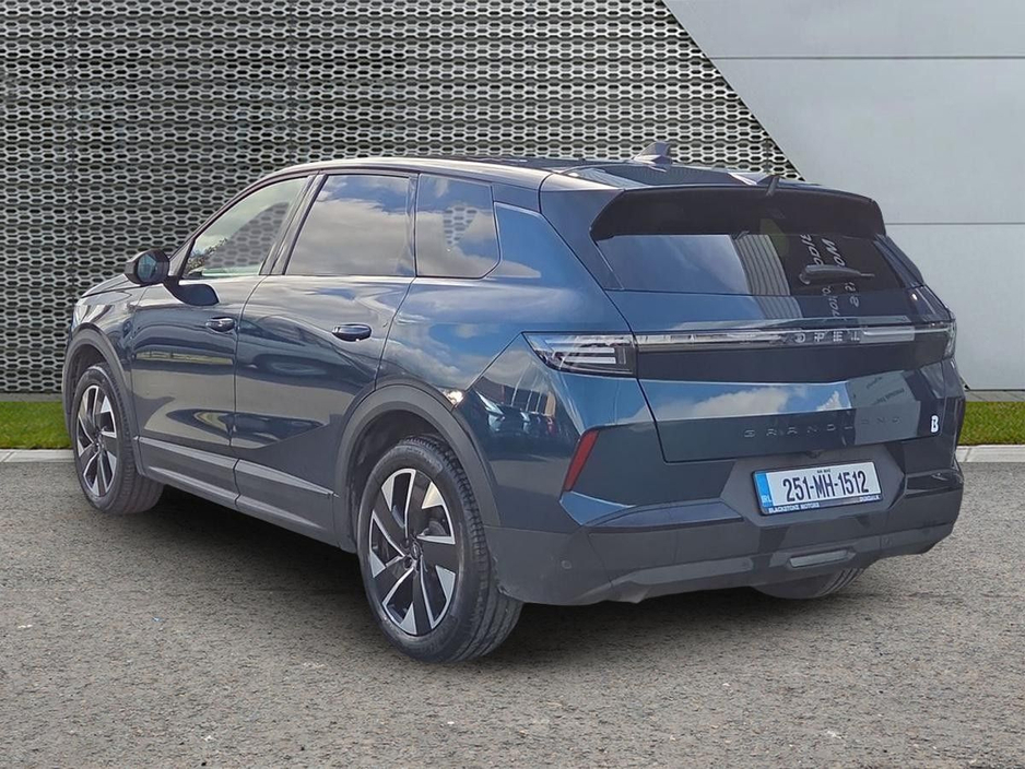 2025 Opel Grandland - image 3