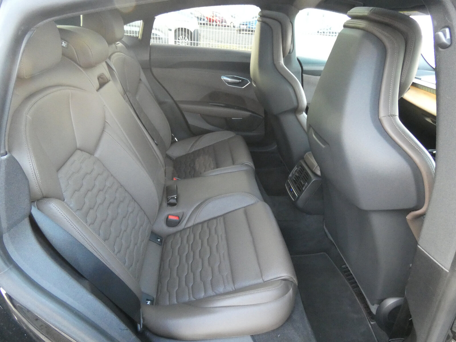 2022 Audi e-tron - image 19