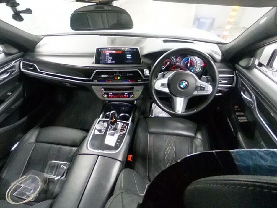 2017 BMW 7 Series - image 4