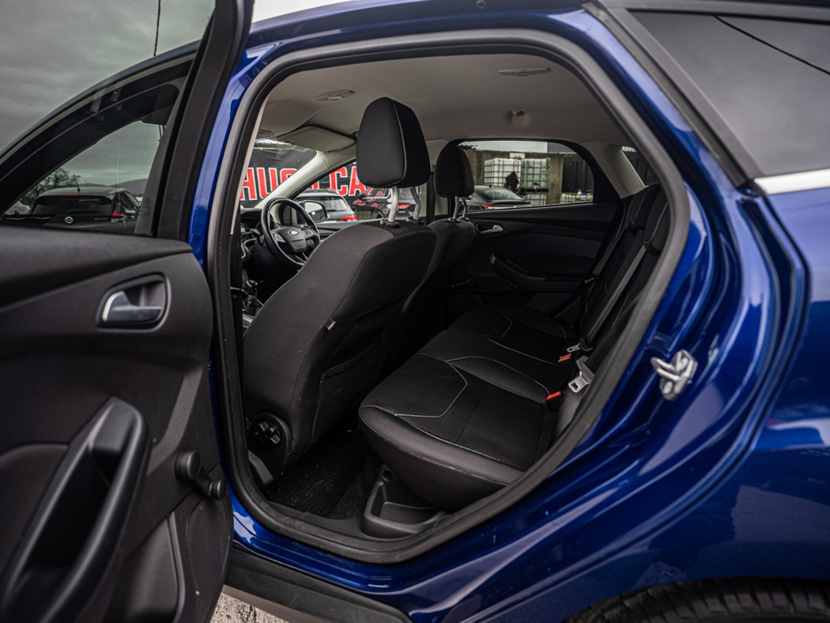 2016 Ford Focus - image 24