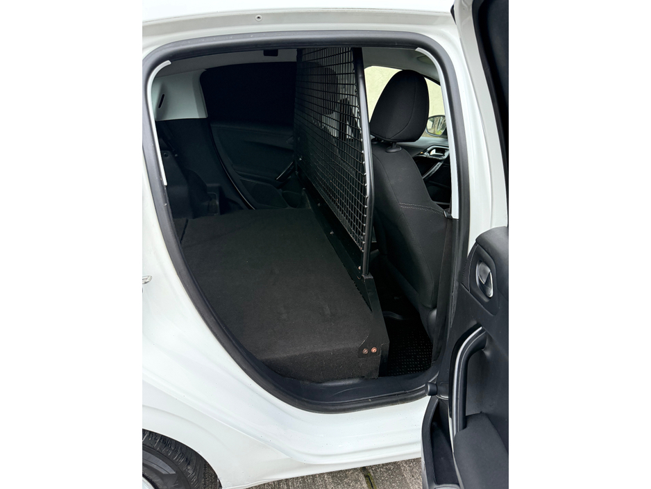 2016 Peugeot 208 COMMERCIAL ACCESS 1.6 BLUE HDI €4,850