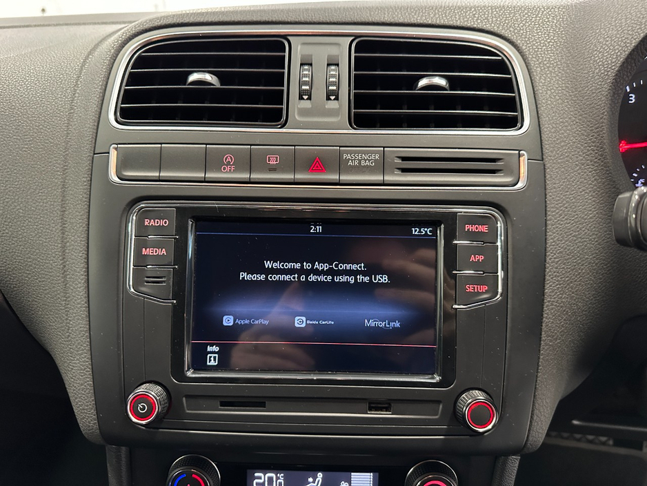 2016 Volkswagen Polo - image 24