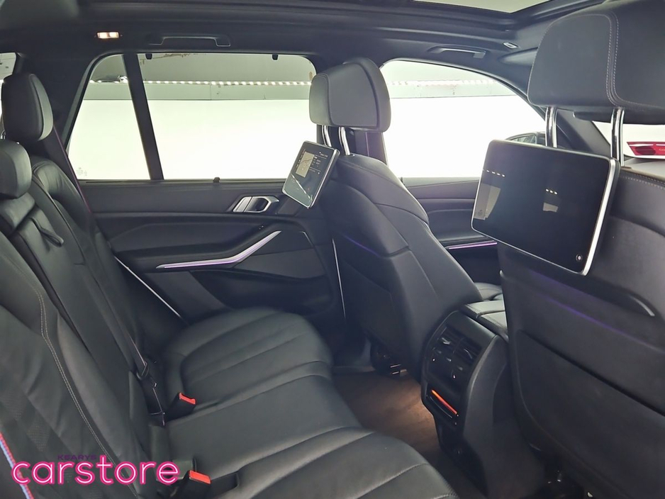 2020 BMW X5 - image 10