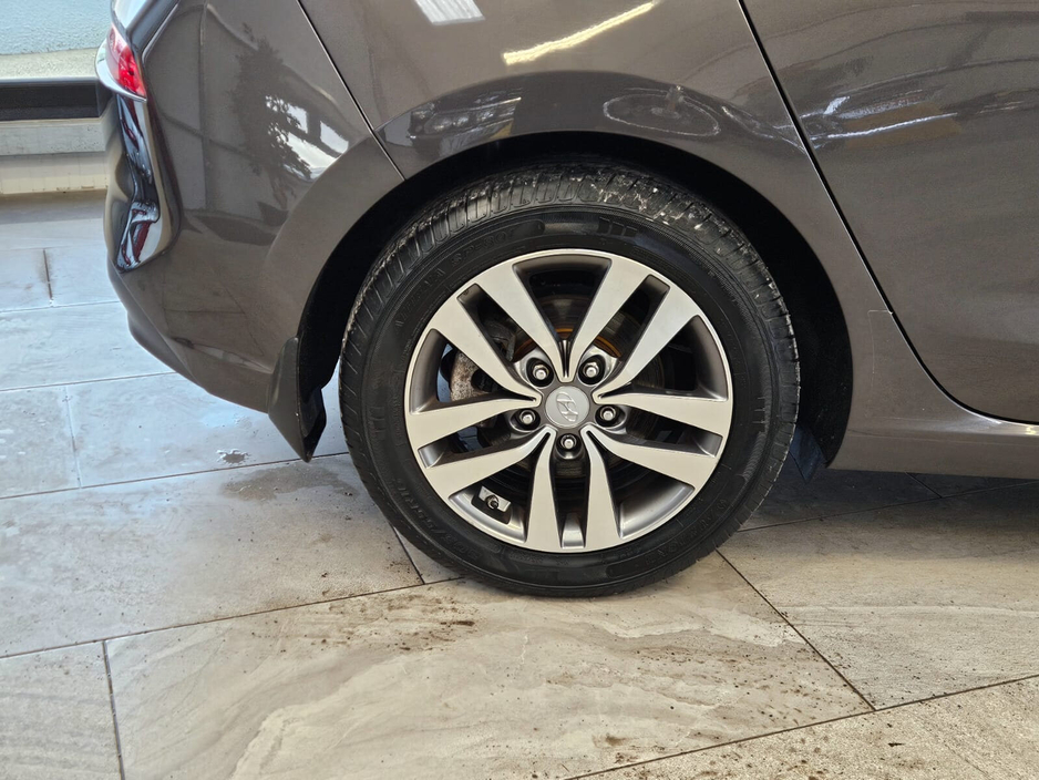 2017 Hyundai i30 1.0 T-GDI Deluxe Launch Edition €13,950