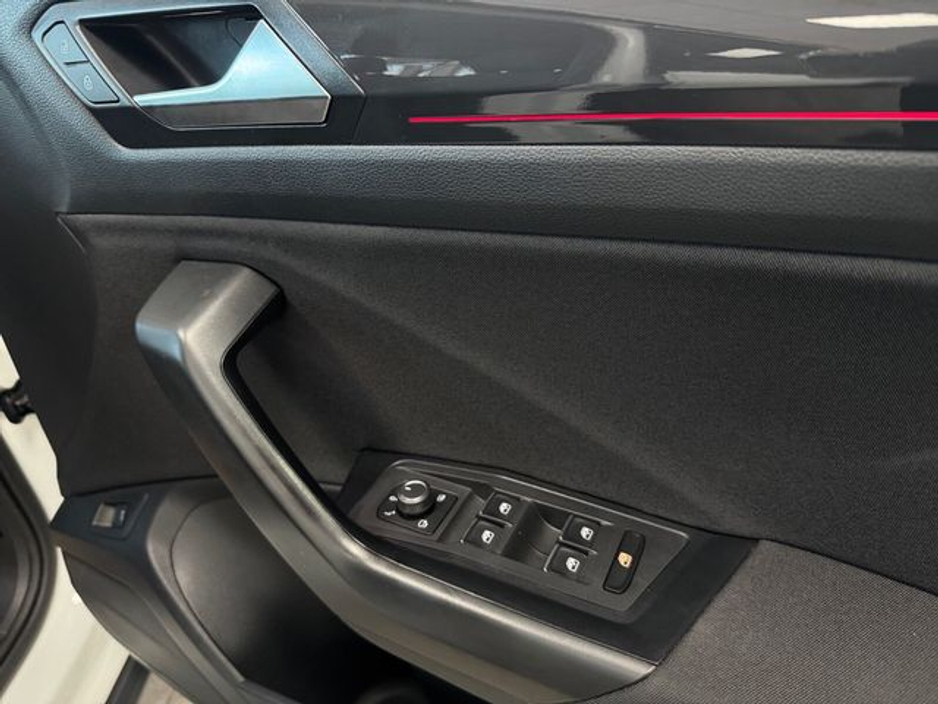 2020 Volkswagen T-Roc - image 12