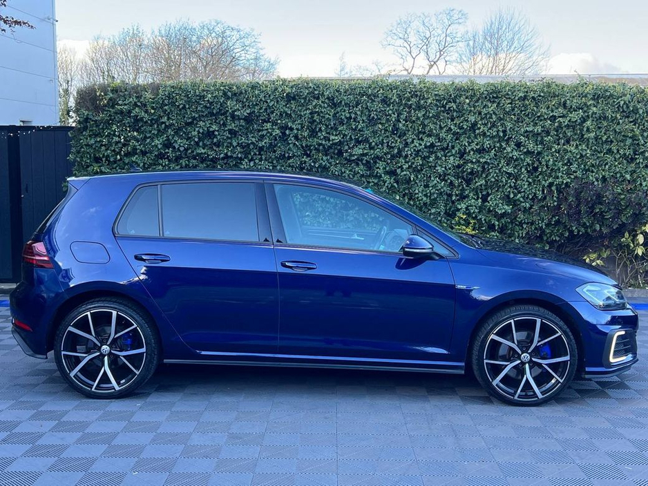 2020 Volkswagen Golf - image 2