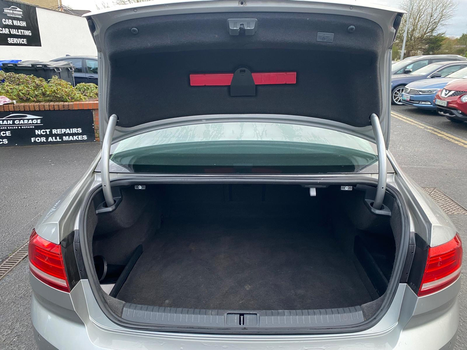 2015 Volkswagen Passat - image 3