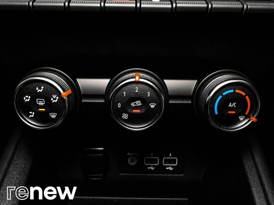 2022 Renault Clio - image 22