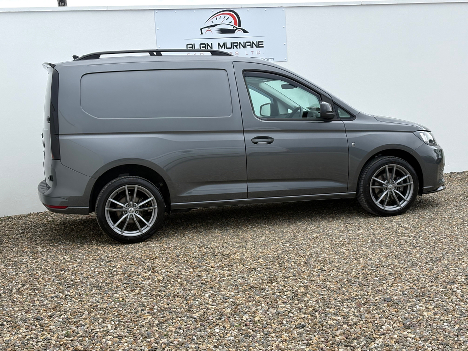 2025 Volkswagen Caddy - image 4