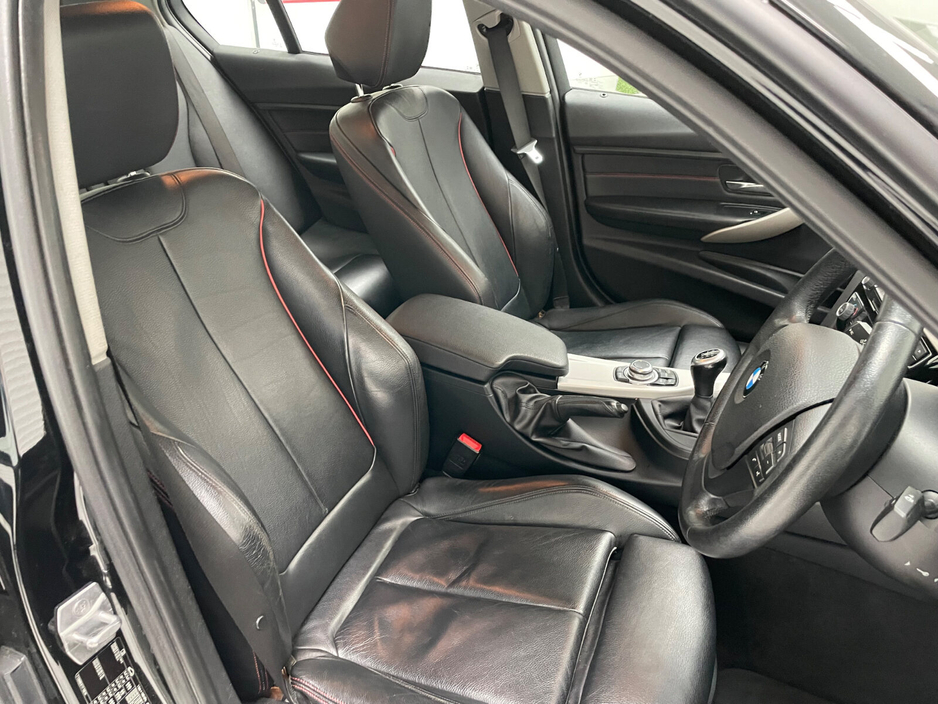 2017 BMW 3 Series - image 12