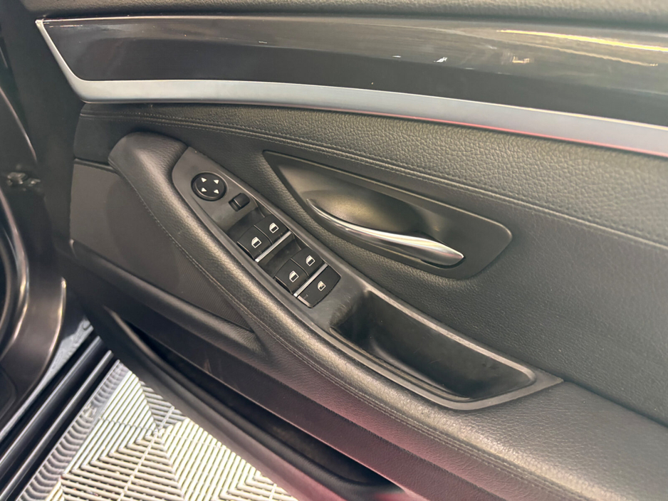 2014 BMW 5 Series - image 9