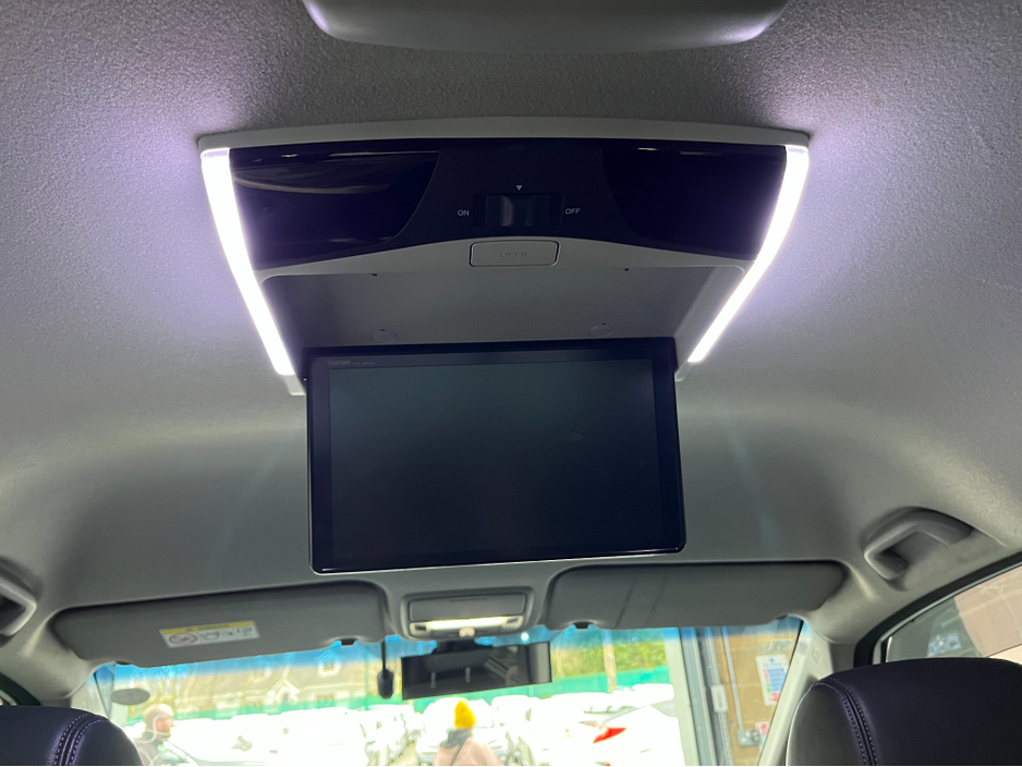 2020 Honda Stepwagon - image 17