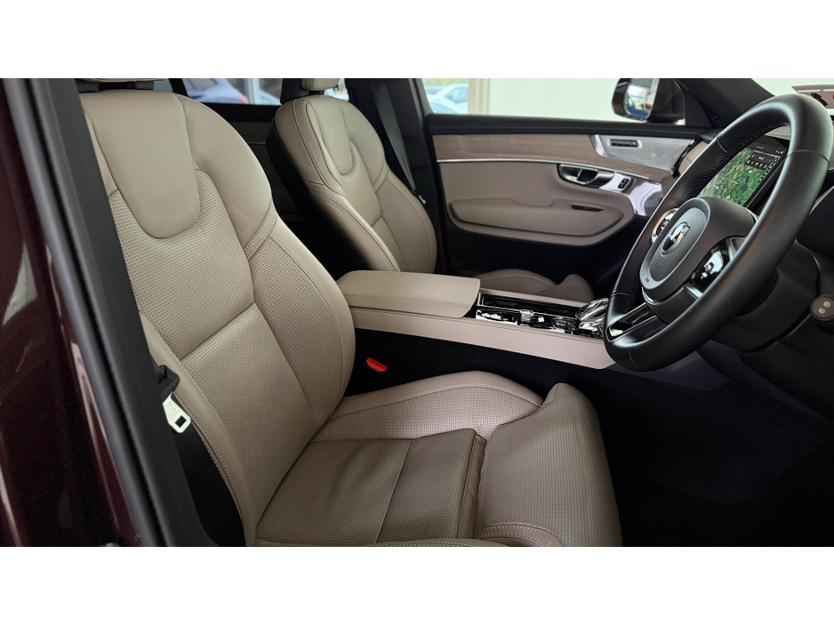 2025 Volvo XC90 - image 4