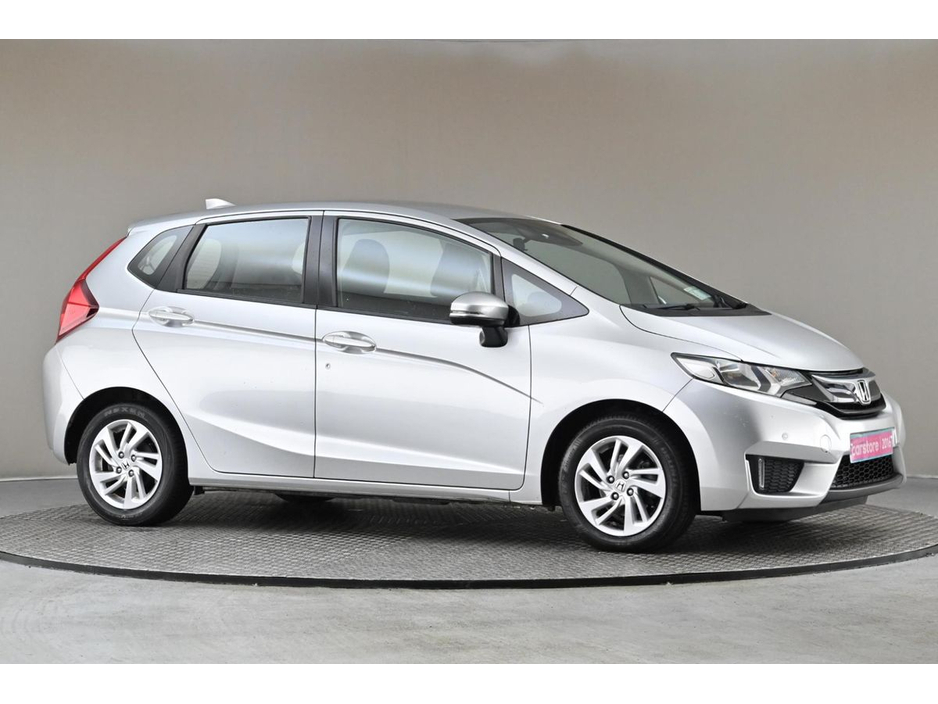 2016 Honda Jazz - image 12
